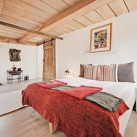 Alokke Bed & Breakfast 3*